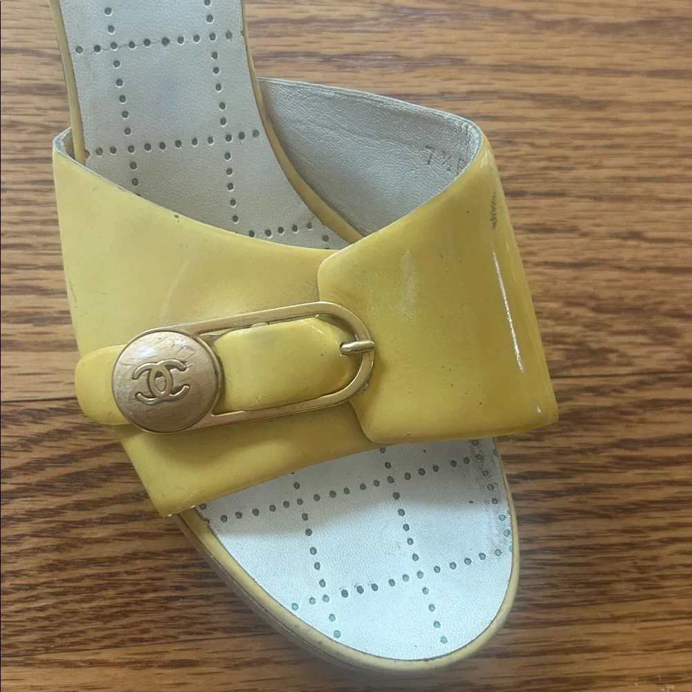 Authentic and Vintage Chanel Heels Size 37.5 - Picture 12 of 16